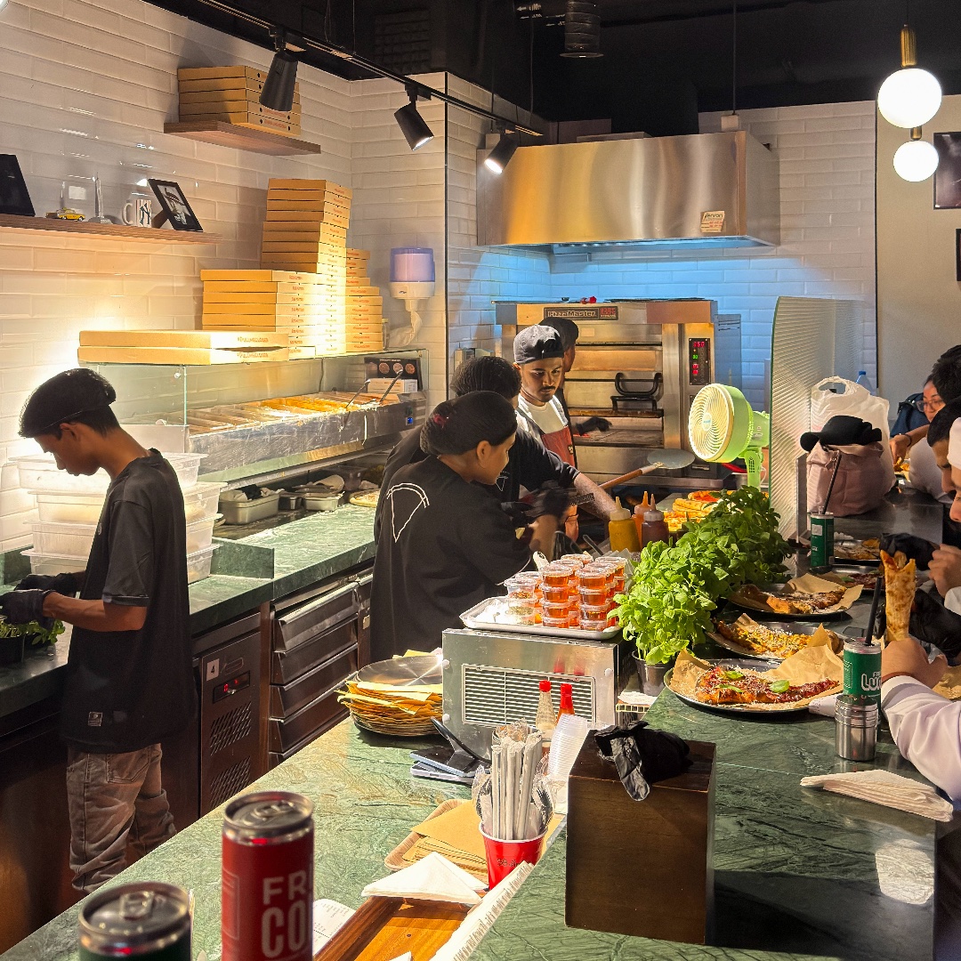 Pull Me Pizzeria, Nad Al Sheba